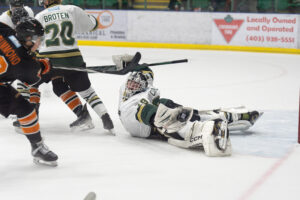 Olivier Ciarlo stretching out for a glove save on Deacon Drummond of the Trail Smoke Eaters. (Chad Goddard/Okotoks Oilers)