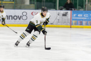 Cyle Clayton carrying the puck. (Chad Goddard/Okotoks Oilers)