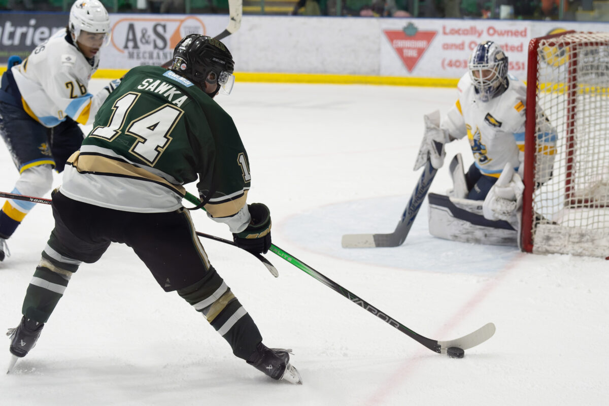 Hunter Sawka against the Saints last season. (Chad Goddard/Okotoks Oilers)