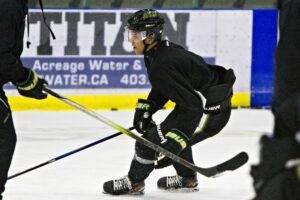 Gabe Simpson with some tight turns during Oilers practice. (Scott Savard/Okotoks Oilers)