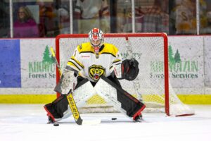 Patrik Kilment in position for a save with the Victoria Grizzlies. (Sophiesphotographys/Victoria Grizzlies)