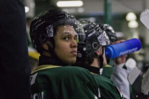 Gabe Simpson taking a glance at the scoreboard. (Scott Savard/Okotoks Oilers)
