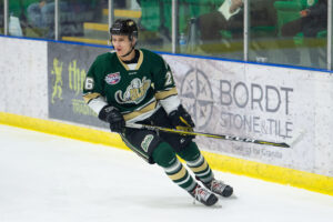 Dylan James tracking the puck. (Chad Goddard/Okotoks Oilers)