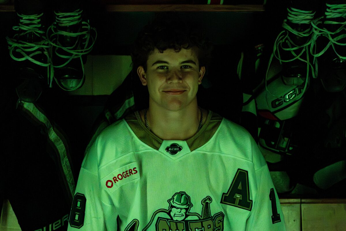Fraser Leonard )Scott Savard/Okotoks Oilers)